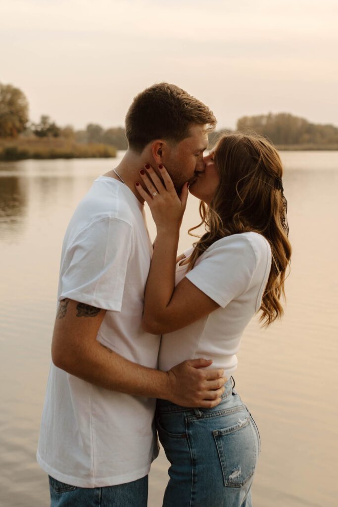 kissing on the lake