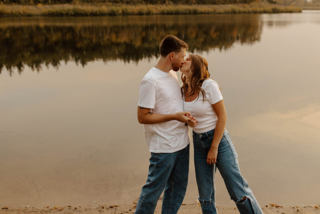 kissing on the lake