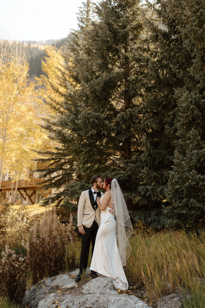 colorado wedding photos in the aspens in the mountains