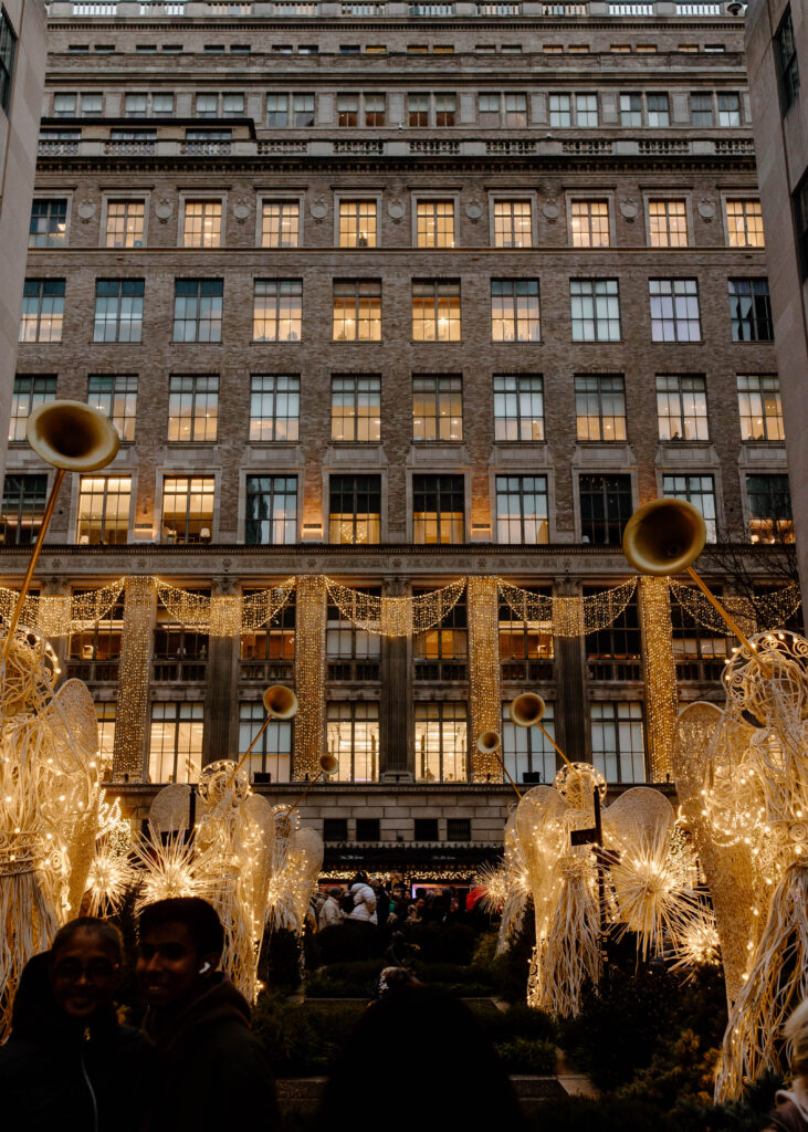 saks fifth avenue christmas lights