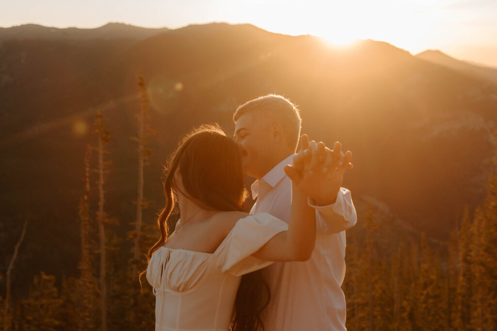 beautiful colorado engagement photo pose