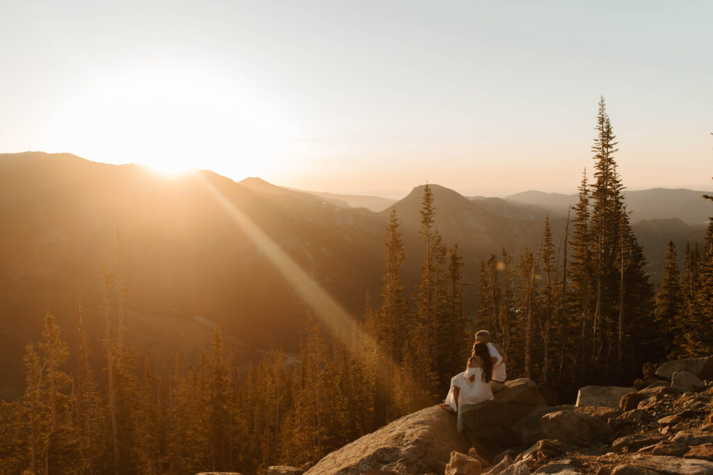 colorado engagement aesthetic during sunrise in rmnp