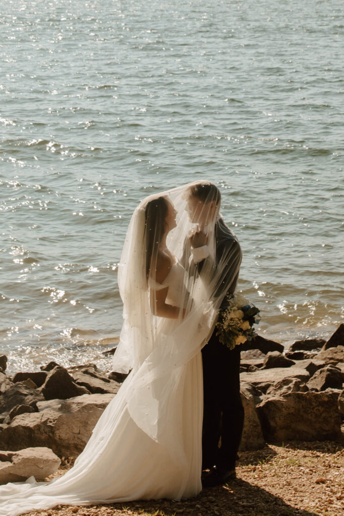 lake wedding photos in colorado