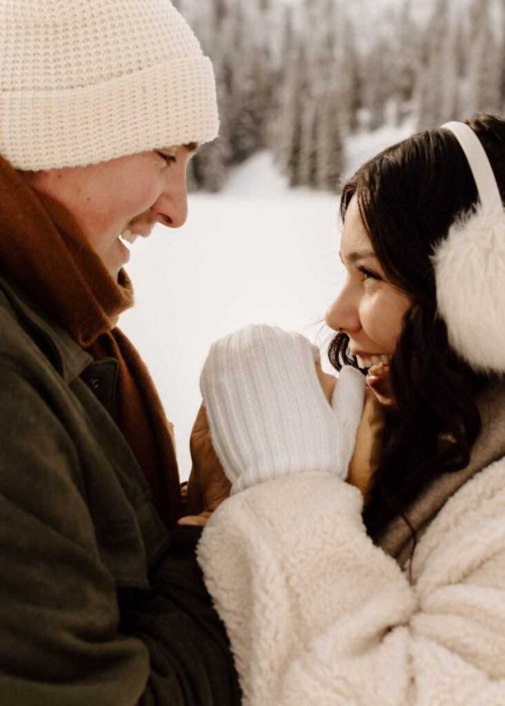 romantic colorado engagement photos in the snow